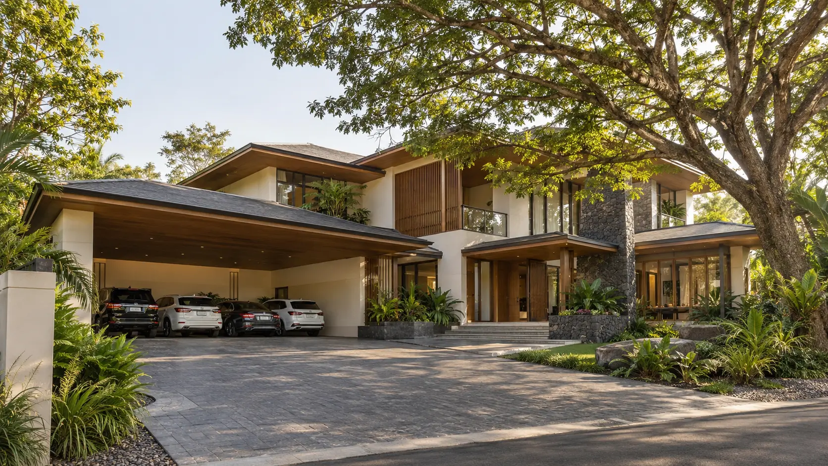 ภาพภายนอกบ้านร่มไม้ บ้านสไตล์Modern Tropical พร้อมสวนและที่จอดรถ
